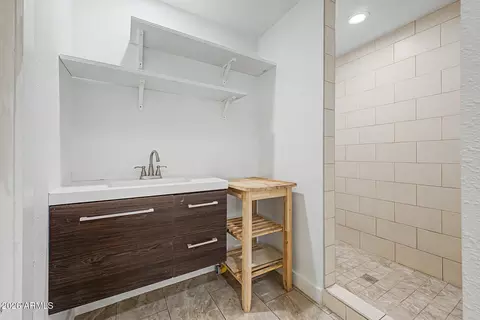 Bath - 4411 N 18th St, Phoenix, AZ 85016 photo 6 of 6