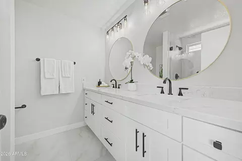 Bath - 3141 E Charleston Ave, Phoenix, AZ 85032 photo 1 of 3