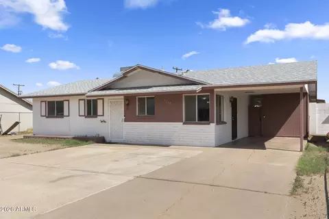 Exterior - 2242 E Chipman Rd, Phoenix, AZ 85040 photo 1 of 7