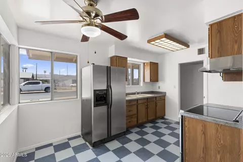 Kitchen - 2242 E Chipman Rd, Phoenix, AZ 85040 photo 2 of 3
