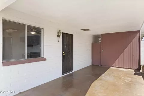 Exterior - 2242 E Chipman Rd, Phoenix, AZ 85040 photo 2 of 7