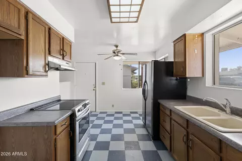 Kitchen - 2242 E Chipman Rd, Phoenix, AZ 85040 photo 3 of 3