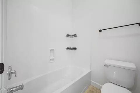 Bath - 3139 E Harwell Rd, Phoenix, AZ 85042 photo 5 of 6