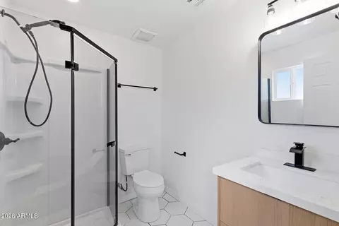 Bath - 2750 E Wier Ave, Phoenix, AZ 85040 photo 2 of 2