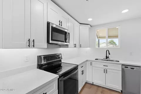 Kitchen - 2750 E Wier Ave, Phoenix, AZ 85040 photo 2 of 4
