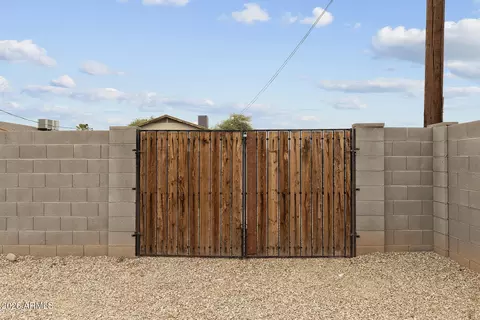 Exterior - 2750 E Wier Ave, Phoenix, AZ 85040 photo 3 of 5