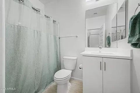 Bath - 2344 E Hidalgo Ave, Phoenix, AZ 85040 photo 2 of 3