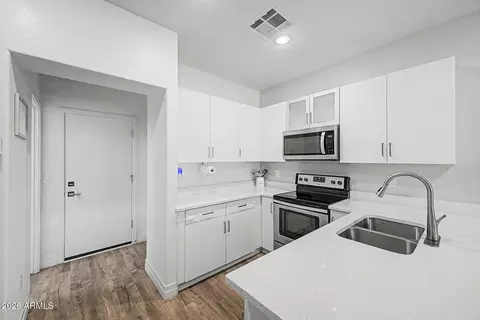 Kitchen - 2344 E Hidalgo Ave, Phoenix, AZ 85040 photo 2 of 3