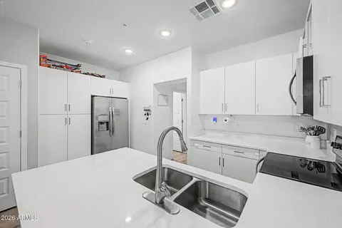 Kitchen - 2344 E Hidalgo Ave, Phoenix, AZ 85040 photo 3 of 3