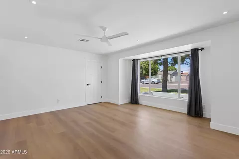 Living - 939 E Berridge Ln, Phoenix, AZ 85014 photo 3 of 4