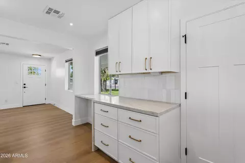 Entry Way - 939 E Berridge Ln, Phoenix, AZ 85014 photo 1 of 1