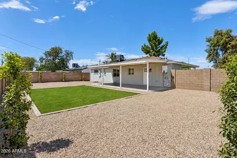 Exterior - 939 E Berridge Ln, Phoenix, AZ 85014 photo 4 of 5