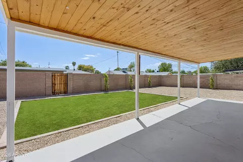 Exterior - 939 E Berridge Ln, Phoenix, AZ 85014 photo 3 of 5