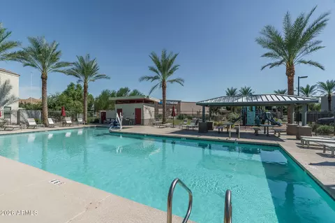 Exterior - 8267 N 22nd Dr, Phoenix, AZ 85021 photo 7 of 9