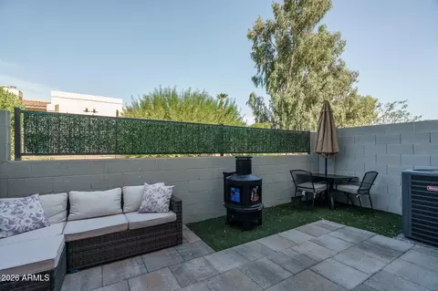 Exterior - 8267 N 22nd Dr, Phoenix, AZ 85021 photo 2 of 9