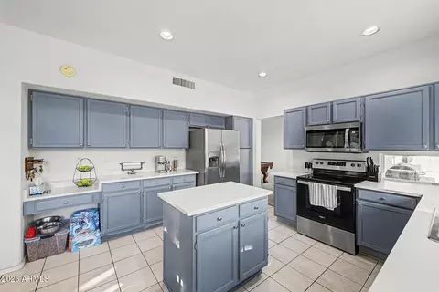 Kitchen - 14264 S 12th Pl, Phoenix, AZ 85048 photo 4 of 4