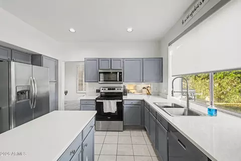 Kitchen - 14264 S 12th Pl, Phoenix, AZ 85048 photo 3 of 4