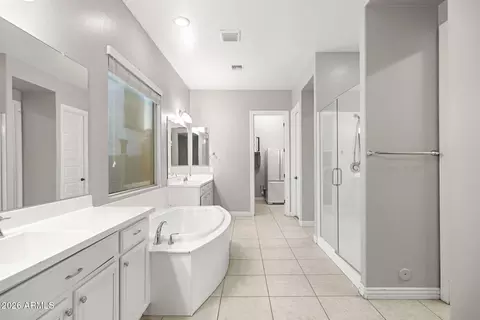 Bath - 4247 E Comstock Dr, Gilbert, AZ 85296 photo 5 of 8