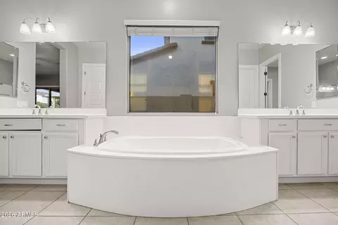 Bath - 4247 E Comstock Dr, Gilbert, AZ 85296 photo 7 of 8