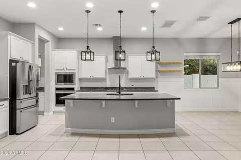 Kitchen - 4247 E Comstock Dr, Gilbert, AZ 85296 photo 3 of 7