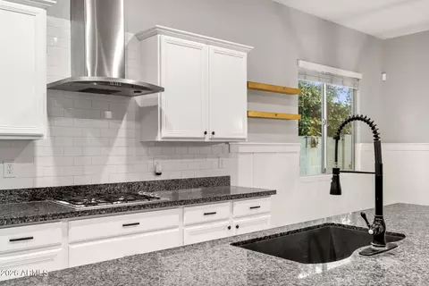 Kitchen - 4247 E Comstock Dr, Gilbert, AZ 85296 photo 5 of 7