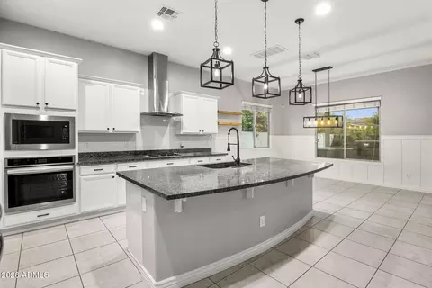 Kitchen - 4247 E Comstock Dr, Gilbert, AZ 85296 photo 4 of 7