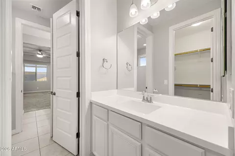 Bath - 4247 E Comstock Dr, Gilbert, AZ 85296 photo 3 of 8