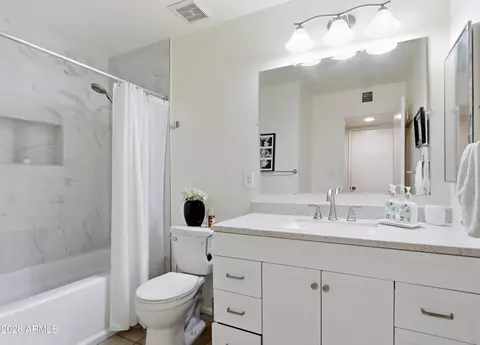 Bath - 3048 E Sierra St, Phoenix, AZ 85028 photo 1 of 1