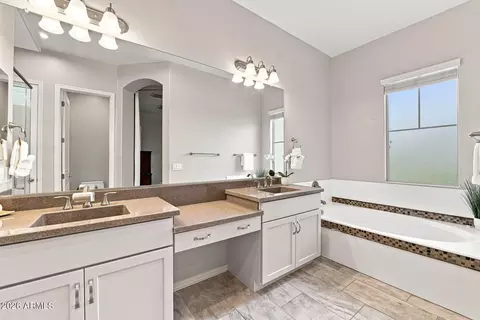 Bath - 4327 E Ronald St, Gilbert, AZ 85295 photo 2 of 3