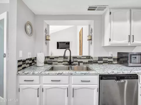 Kitchen - 4541 E Willow Ave, Phoenix, AZ 85032 photo 3 of 5