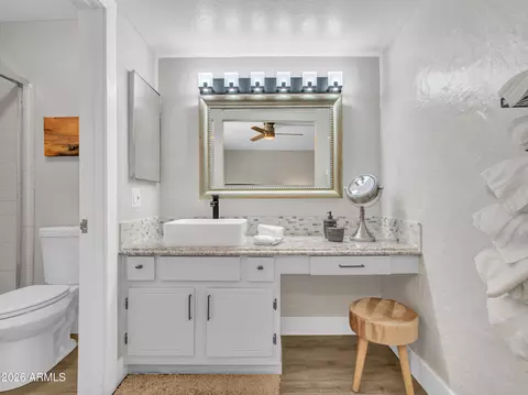 Bath - 4541 E Willow Ave, Phoenix, AZ 85032 photo 2 of 3