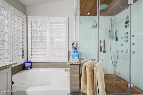 Bath - 265 E Liberty Ln, Gilbert, AZ 85296 photo 2 of 5