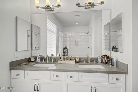 Bath - 4444 N 25th St #18, Phoenix, AZ 85016 photo 3 of 4