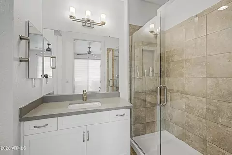 Bath - 4444 N 25th St #18, Phoenix, AZ 85016 photo 1 of 4