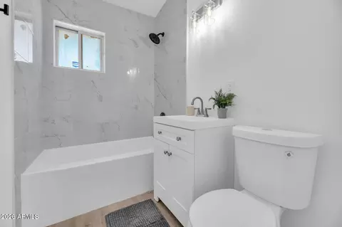 Bath - 4012 N 15th Ave, Phoenix, AZ 85015 photo 1 of 1