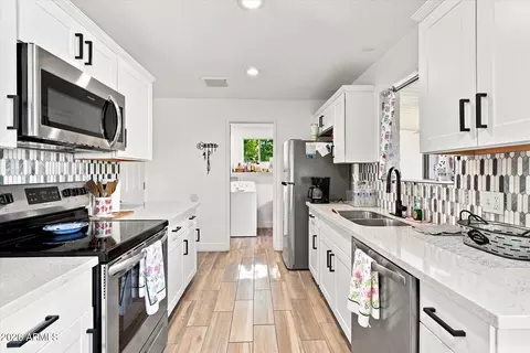 Kitchen - 5218 E Covina Rd, Mesa, AZ 85205 photo 4 of 7