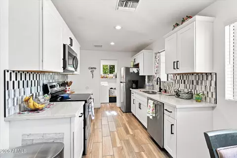 Kitchen - 5218 E Covina Rd, Mesa, AZ 85205 photo 2 of 7