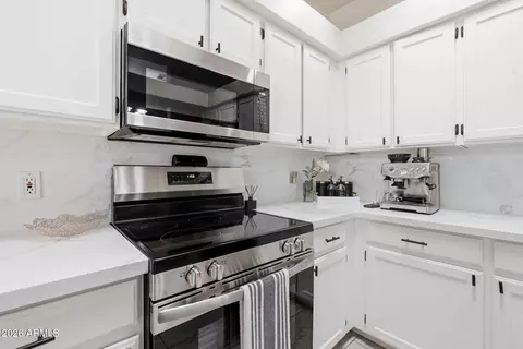 Kitchen - 7006 E Jensen St #120, Mesa, AZ 85207 photo 5 of 6