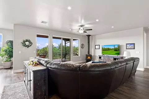 Living - 1507 W Wagon Trl, Payson, AZ 85541 photo 1 of 4