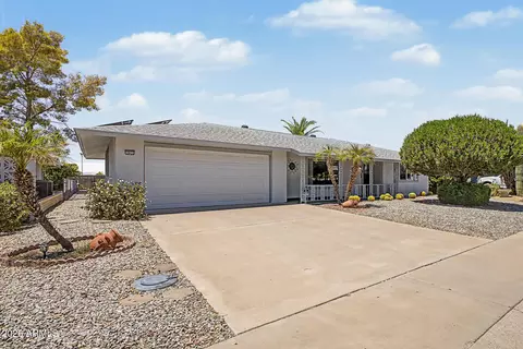 16022 N Lakeforest Dr, Sun City, AZ 85351