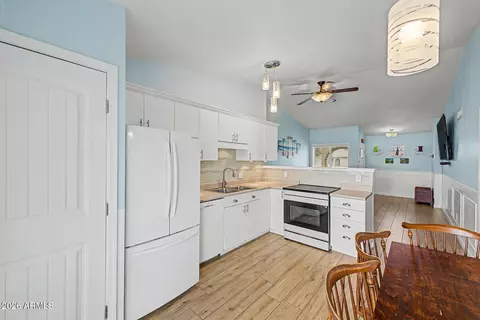 Kitchen - 313 E Sequoia Dr, Phoenix, AZ 85024 photo 3 of 3