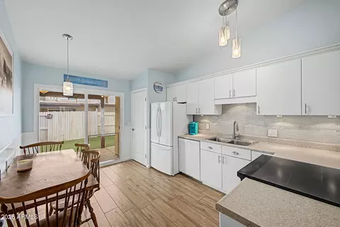Kitchen - 313 E Sequoia Dr, Phoenix, AZ 85024 photo 1 of 3