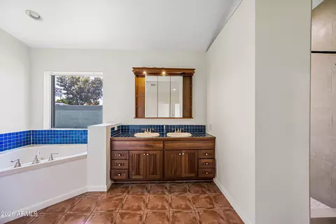 Bath - 701 E Mclellan Blvd, Phoenix, AZ 85014 photo 1 of 10