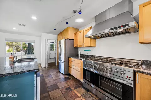 Kitchen - 701 E Mclellan Blvd, Phoenix, AZ 85014 photo 5 of 9
