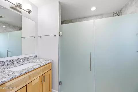 Bath - 701 E Mclellan Blvd, Phoenix, AZ 85014 photo 8 of 10