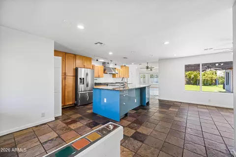 Kitchen - 701 E Mclellan Blvd, Phoenix, AZ 85014 photo 1 of 9