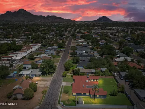 View/Area - 701 E Mclellan Blvd, Phoenix, AZ 85014 photo 2 of 10