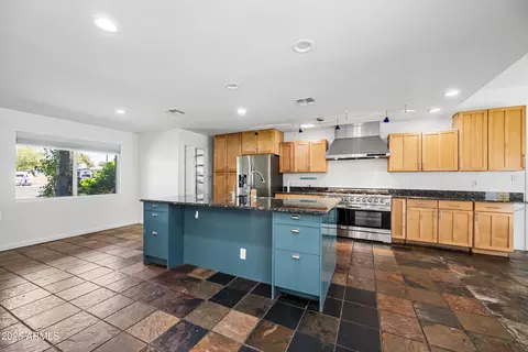 Kitchen - 701 E Mclellan Blvd, Phoenix, AZ 85014 photo 2 of 9