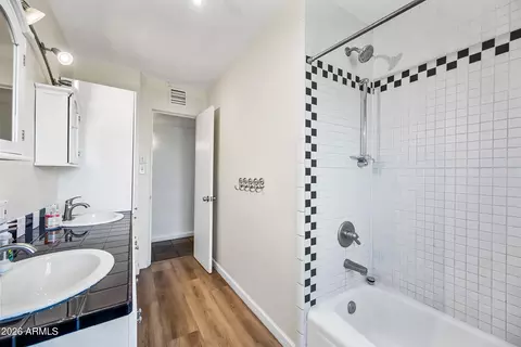 Bath - 701 E Mclellan Blvd, Phoenix, AZ 85014 photo 7 of 10