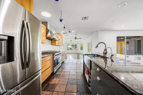 Kitchen - 701 E Mclellan Blvd, Phoenix, AZ 85014 photo 8 of 9